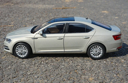 1:18 SKODA SUPERB