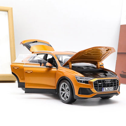 1:18 2018 AUDI Q8
