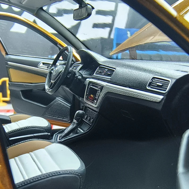 1:18 Volkswagen Cross Lavida 2016