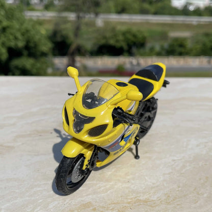 1:18 Suzuki GSX