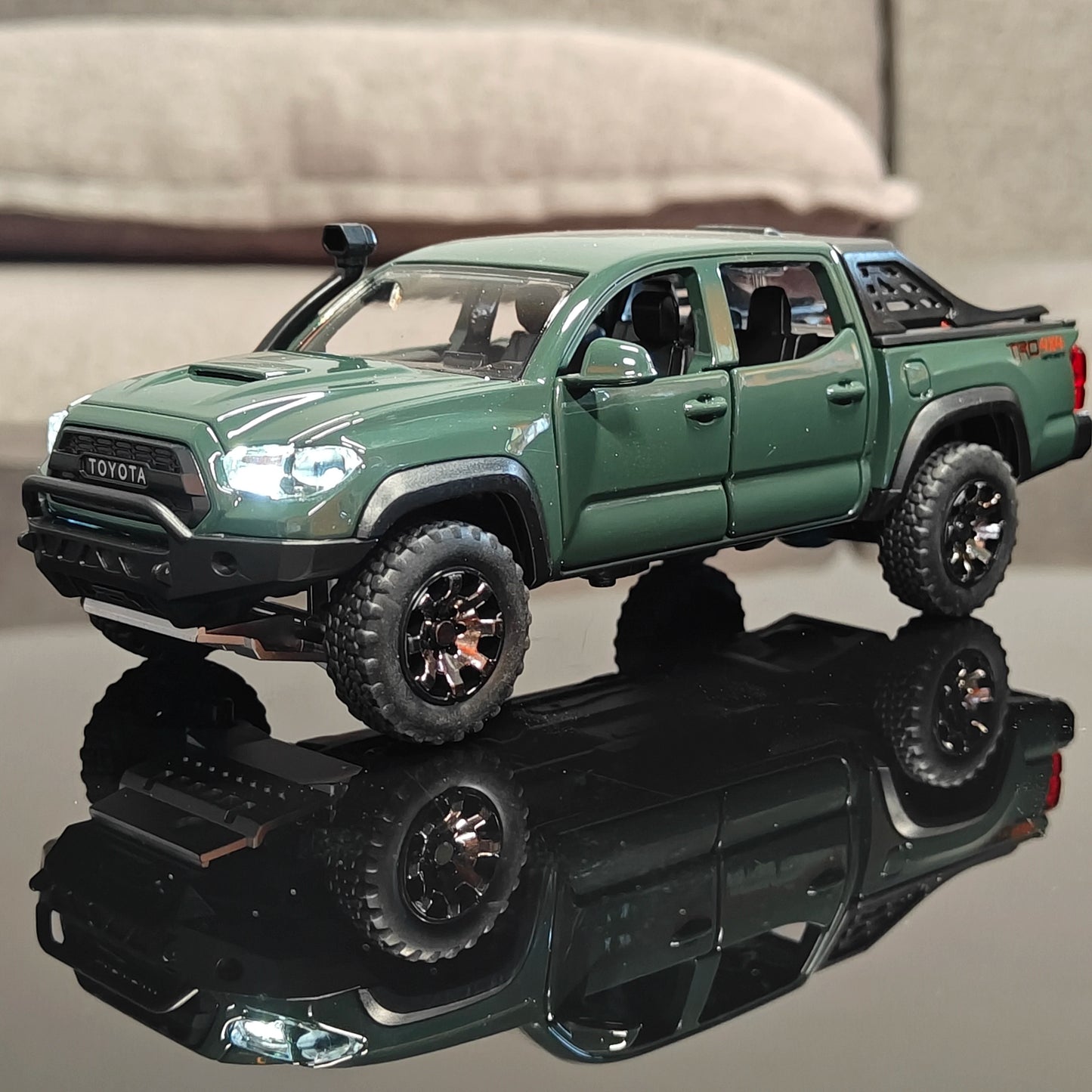 1:32 Toyota Tacoma TRO Off Road