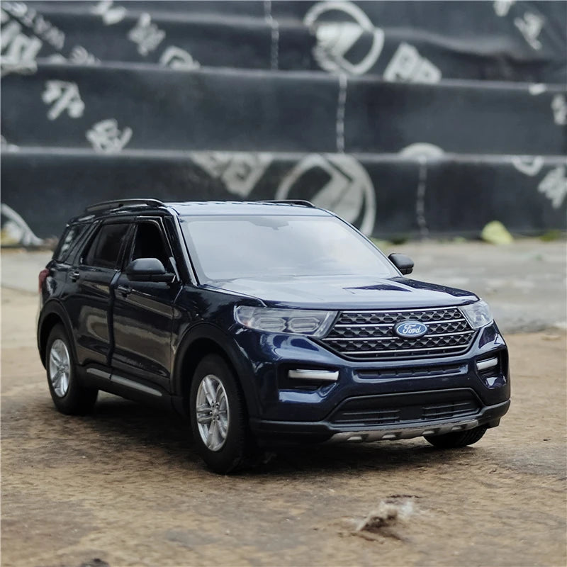 1:24 Ford Exploer XLT