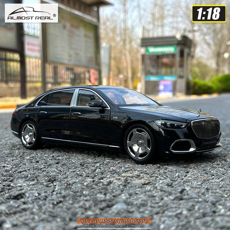 1:18 Mercedes-Benz Maybach S680 2021