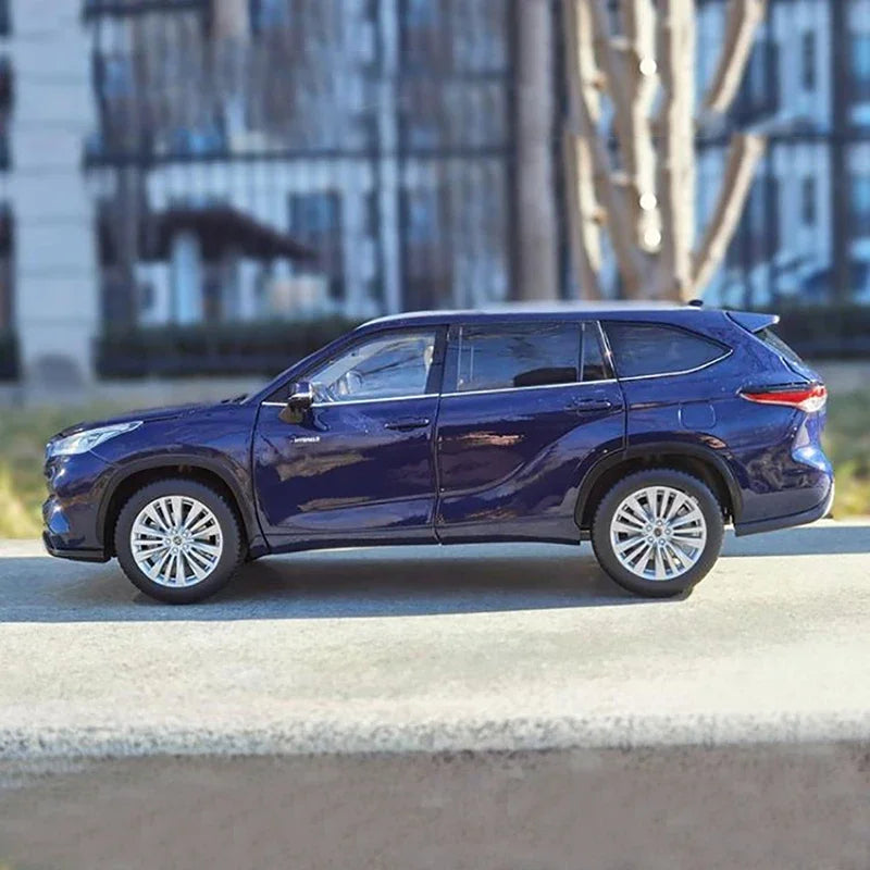 1:18 Toyota Highlander 2022