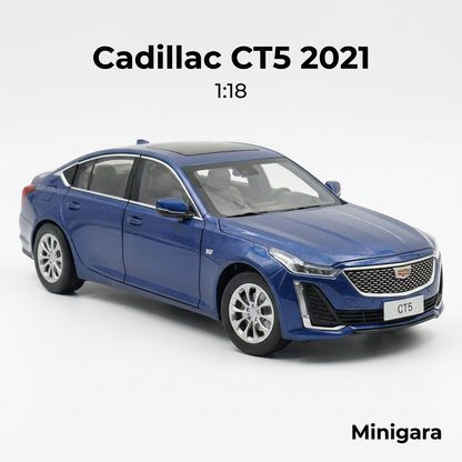 Bìa Cadillac CT5 với tên căn giữa và Minigara nhỏ ở góc phải