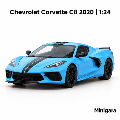 Corvette C8 xanh nhạt, sọc đen
