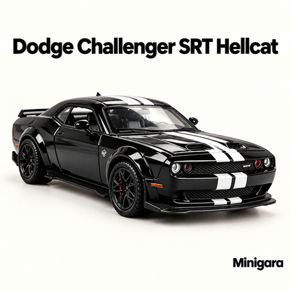 Dodge Challenger SRT Hellcat đen sọc trắng