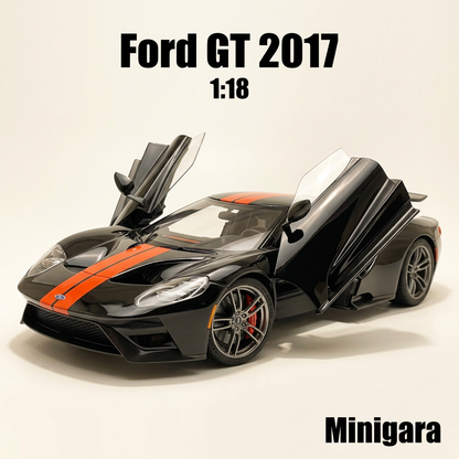 Ford GT đen sọc cam, cửa mở