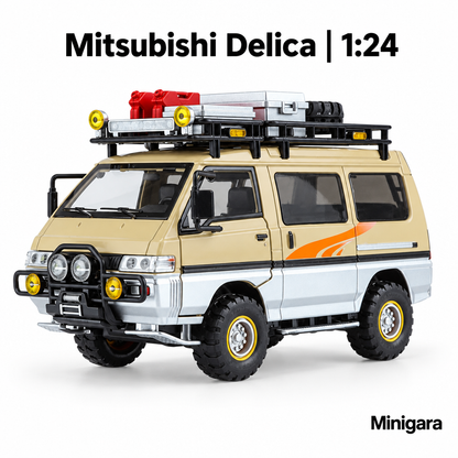 Mitsubishi Delica cùng gear trên nóc