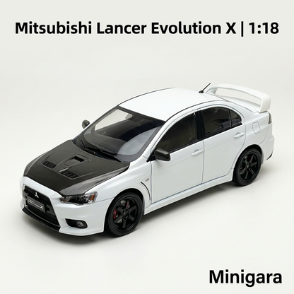 Mitsubishi Evo X trắng, nắp ca-pô carbon