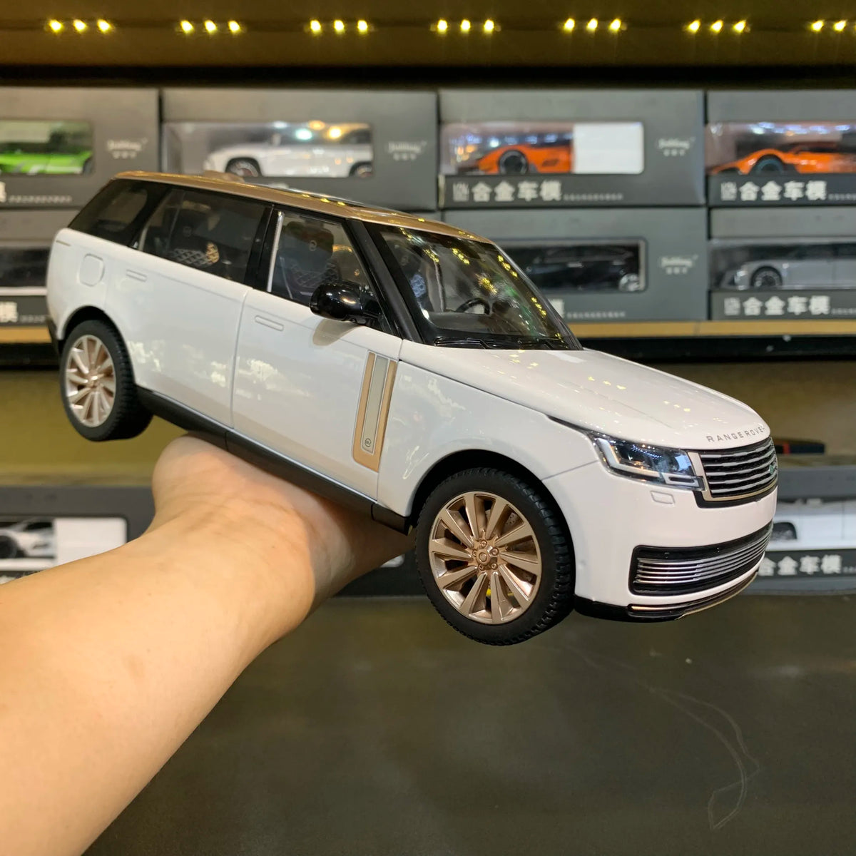 18 Range Rover 1:18 Range Rover Autobiography – minigara.com