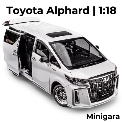Toyota Alphard trắng, cửa trượt mở
