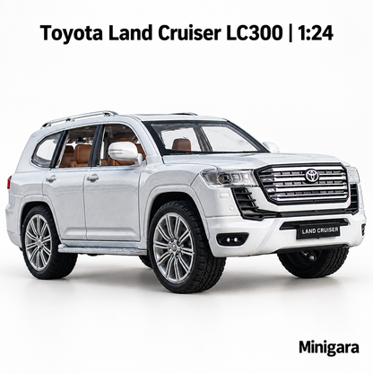 Toyota Land Cruiser LC300 bạc trắng