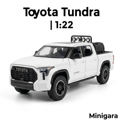 Toyota Tundra trắng cùng đèn và bánh dự phòng đúng nguồn